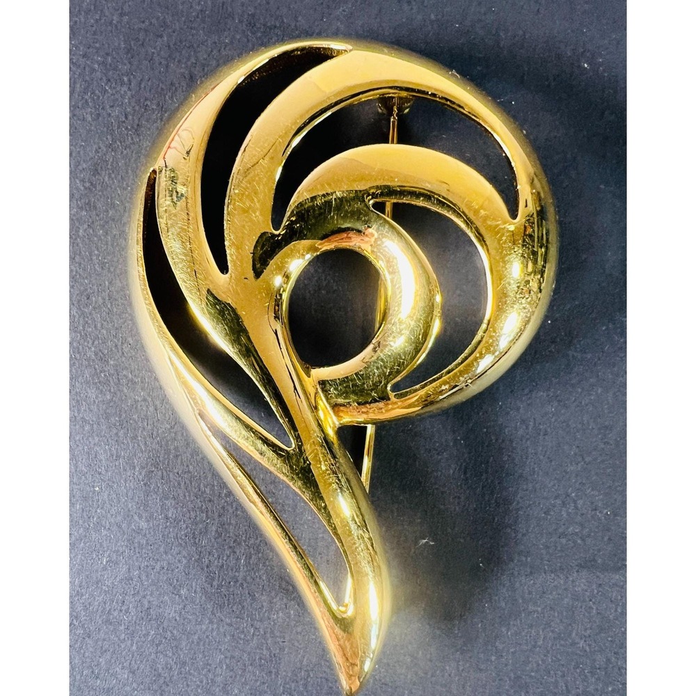 Vintage Monet Brooch Pin‎ Paisley Wave Swirl  Smooth Gold Tone Statement 3" X 2"